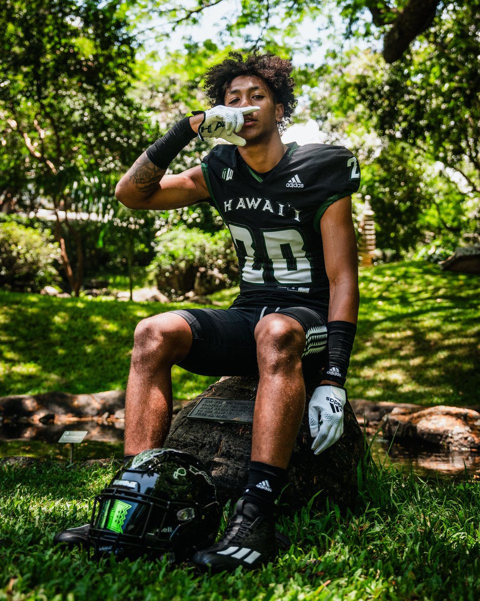 NoahWily_'s tweet photo. HAWAII GOT ALL THE TALENT IN THE WORLD !! LOVE WHAT THERE BUILDING LETS KEEP THE BOYS HOME AND MAKE IT GREAT AGAIN LIKE TO SAY I AM COMMITTED TO THE UNIVERSITY OF HAWAII ✅🌎💯
#DEFENDPRIDEROCK
@CoachTimmyChang @CoachPuu @CoachCBhawaii @Coach_Ena @CoachYoro @ursua05 https://t.co/oo2Bp6oi3p