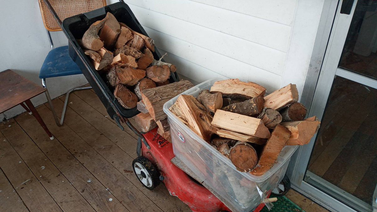 RandomKiwiUS's tweet image. #inventingreality  

Kiwi injacunning...  my "wheelbarrow" holds nearly twice as much and totally stable up stairs