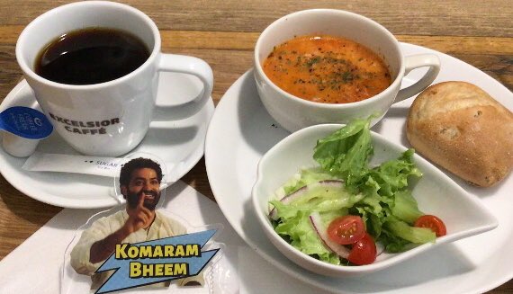 今日はちゃんとカロリーメイト以外のカロリーを摂る時間が作れた。これで640円は安いですね❓ https://t.co/9Ve4d77Ggm