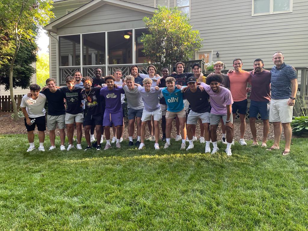 A great day serving our community with Beyond Sports, followed by a team meal at @CoachChrisRich house!

#letsgoG