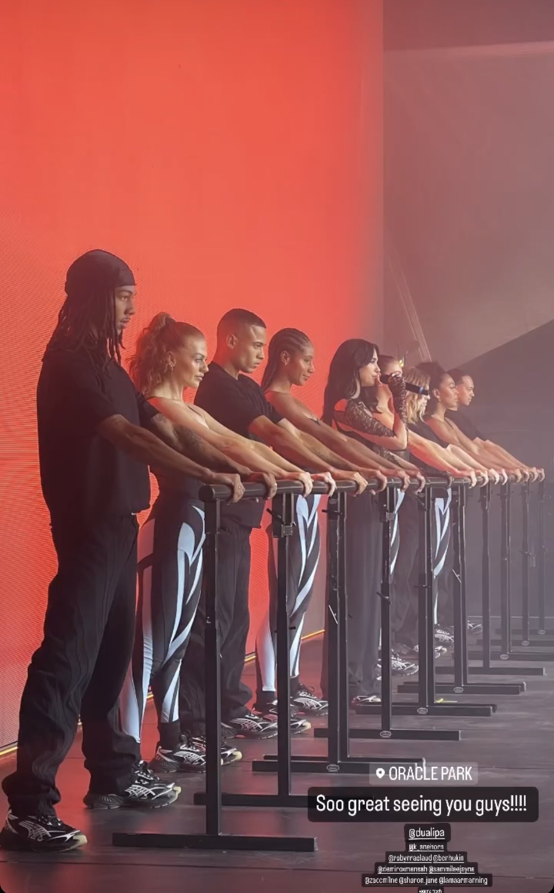 Xime ♡ FITFWT on Twitter "RT dlipanews Dua Lipa performing at the “Genentech Gives Back