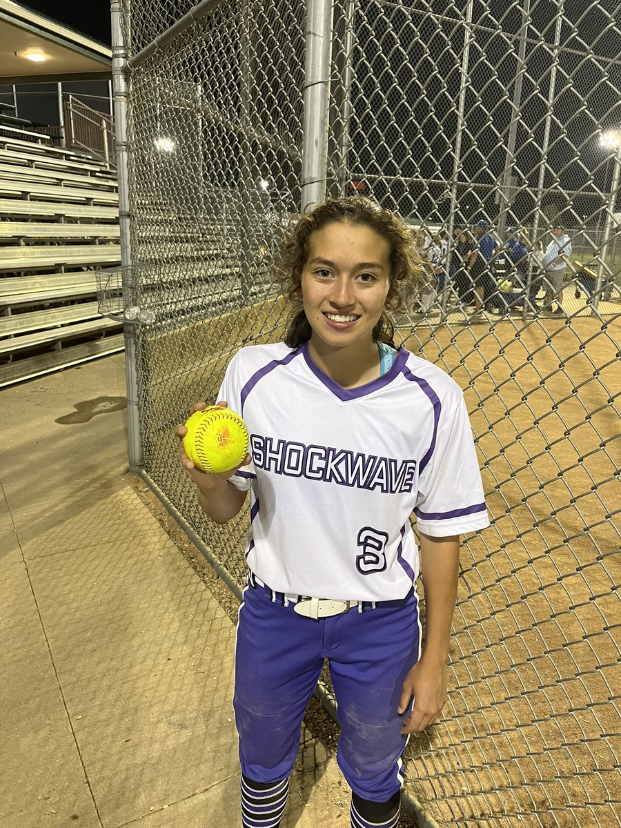 Bomb alert!  <a href="/paigeC_24/">Paige Comstock</a> with the drive to left center at USA State tonight!  Great job PC! 💣 🥎🔥