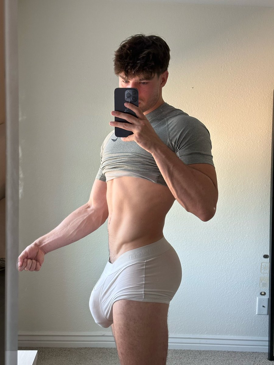 43370Kacar's tweet photo. My 0F is FREE rn… #fitness 
https://t.co/J7AtYORbbQ https://t.co/5k5k8rser3