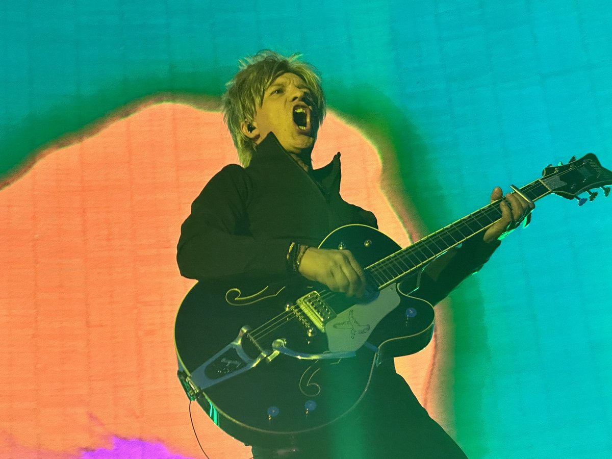 MelanieKDL's tweet photo. difficile de redescendre après ce concert de fou, merci pour ces belles surprises, merci pour cette énergie, les boys on mit le feu au zénith ce soir ! 🫶🏻 @nicolasirkis @oLidESaT_ @indochinetwitt https://t.co/OJjpdQFIGt