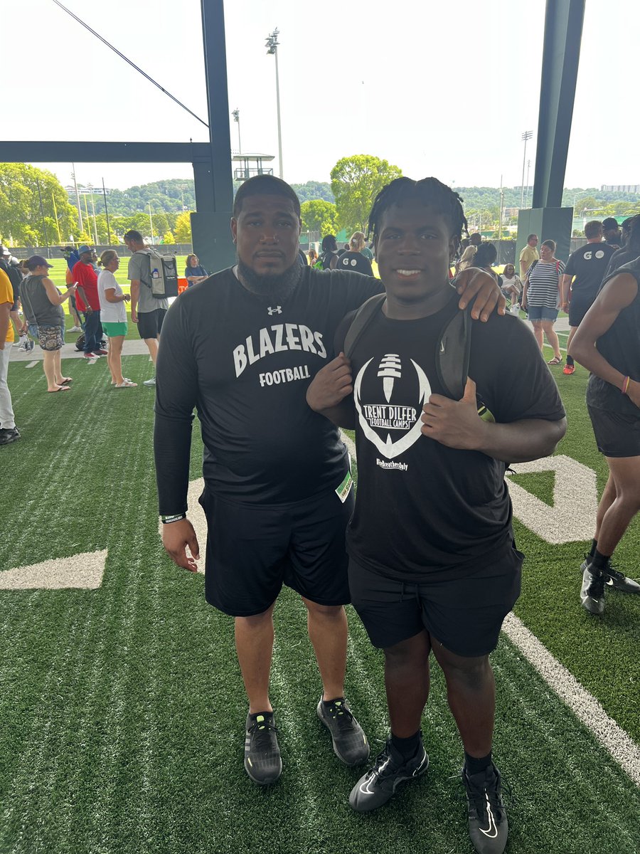 Michael_cnixon's tweet photo. Got great work in today at @UAB_FB !The goal today was to Dominate and did just that. Great talk w/@CoachM_Patrick . @CoachAntTaylor 
@CoachL__ @Coach_Reeves21 @CoachAntTaylor @si_one11 @TheZacWilliams @JamieScruggs  @HallTechSports1 @AL7AFootball @PrepRedzoneAL @AL_Recruiting https://t.co/2m8sM2Tnb0