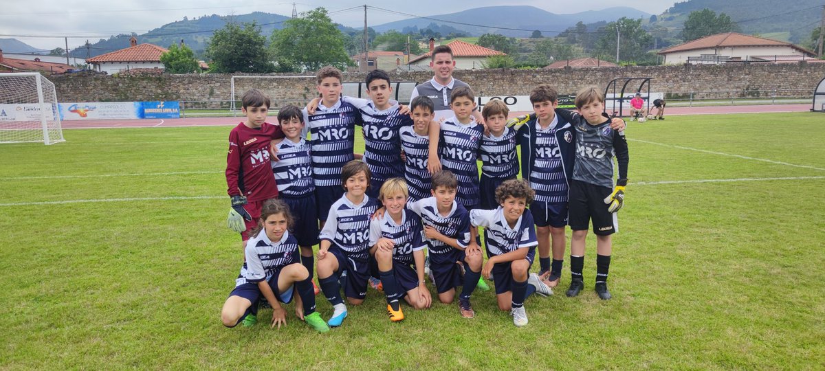 caxigalin's tweet photo. Campeones en los Corrales de Buelna, Alevín D @AsuncionCF https://t.co/9MkER85vyP