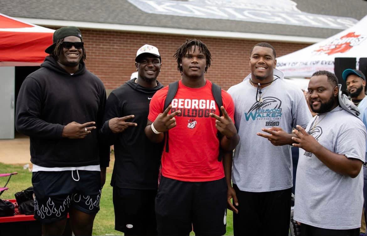 5⭐️ DL Justus Terry hanging out with a bunch of DGD. Dawgs stay recruiting, Kirby taught them well!

Call y’all name them Dawgs?