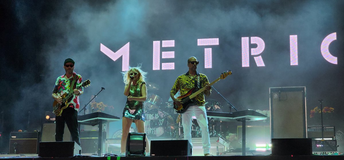 RealDavester's tweet photo. @Metric great set in Dallas! https://t.co/yeECFeiwvO