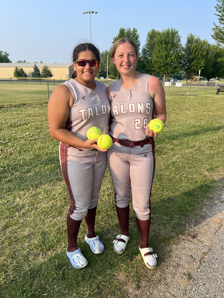 drakehc9's tweet photo. My Talons hit 3 HR today. Uncommitted 2026 Gabby Drake had her 1st ever 2 💣💣 day!! Uncommitted 2025 Alaina Hopkins hit a solo shot in game 3 for her first ever OTF HR! 💪🥎#popthechain https://t.co/Fu8y9QYmd4