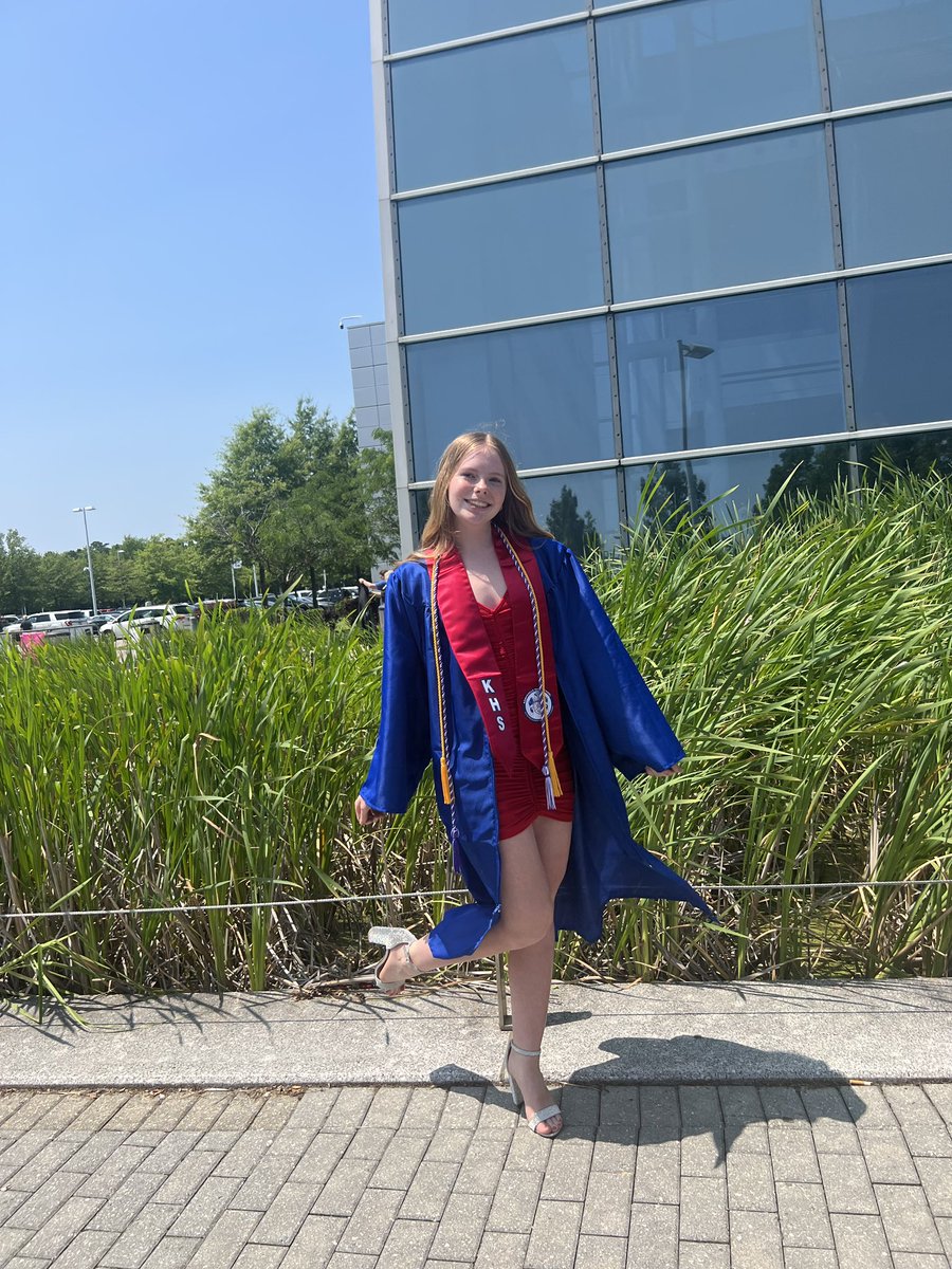 mayjanedavis's tweet photo. More graduates to be proud of! ♥️🦷#dentalassisting #techcenterpride @TechCenterVB @VBTechCenter @vbschools https://t.co/RhBIGL8jMx