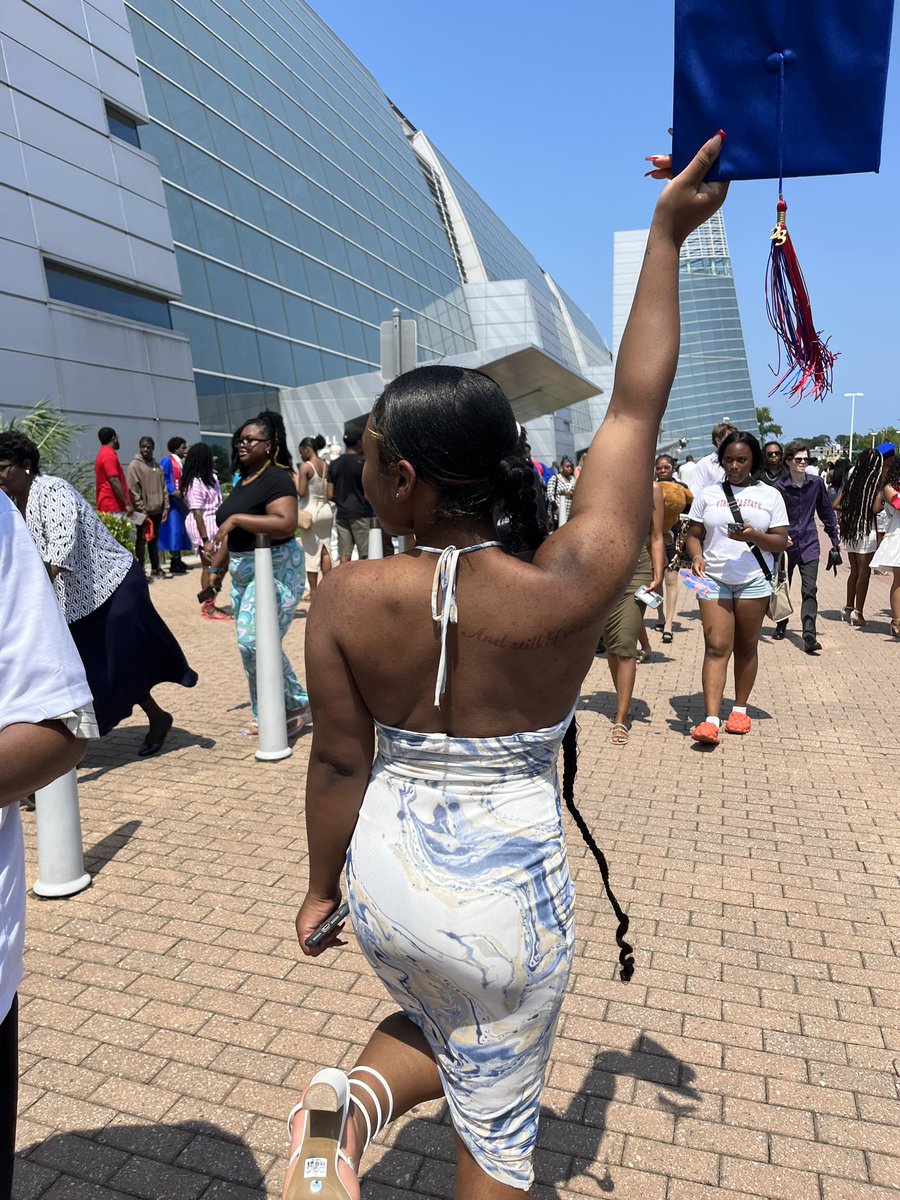 mayjanedavis's tweet photo. More graduates to be proud of! ♥️🦷#dentalassisting #techcenterpride @TechCenterVB @VBTechCenter @vbschools https://t.co/RhBIGL8jMx