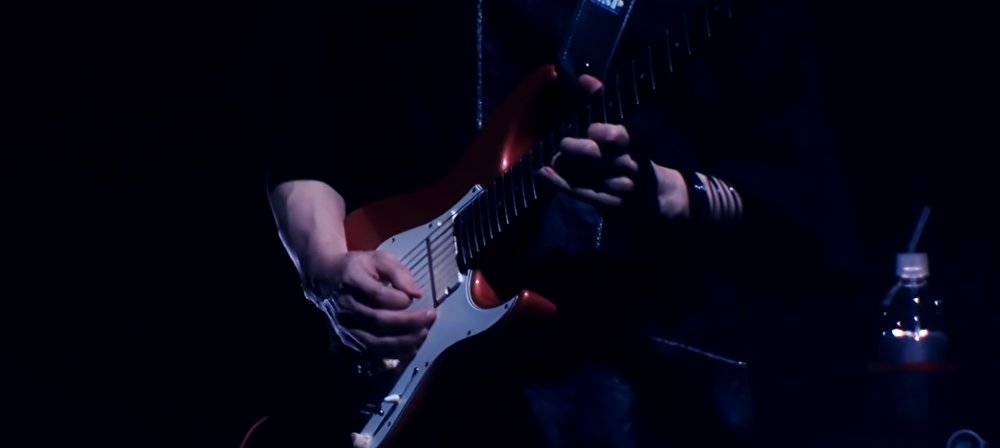 hana_hanametal's tweet photo. BD視聴完了。音良い！東神の音繊細で好き、でもほぼ映ってない🥲ツアーもそうだけど3人は本当に素晴らしくて🍑のパフォーマンスは想像以上。ただやっぱりバンド感が...東西どちらの神にしても前に出るソロや仮面を外して表情が見れたりすれば厚みというか一体感が出ていいのにな～という僕個人の感想 https://t.co/5yU6ouSrEO