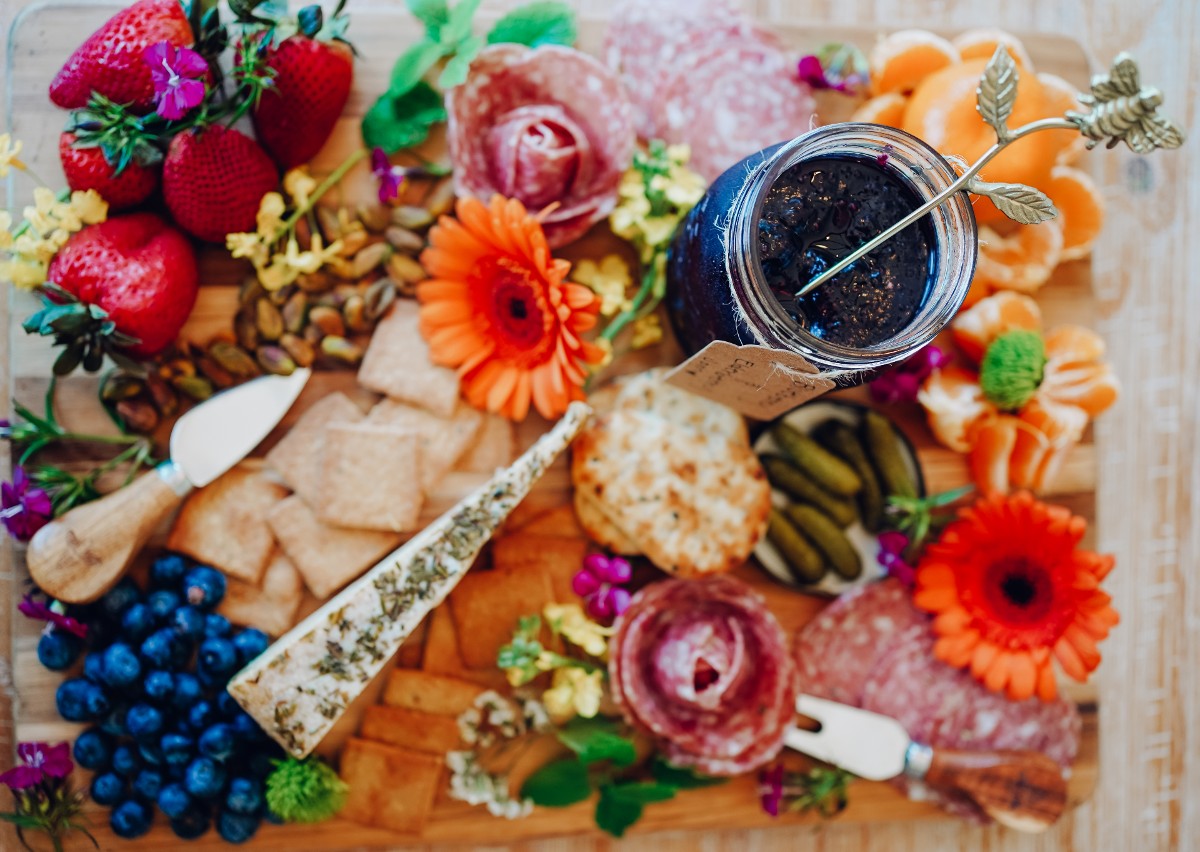 EssentialOilDad's tweet photo. Delicious Elderberry and Blueberry Jam With No Pectin #DIY #HerbalRecipesToTry #blueberry #elderberry #herbalrecipe  https://t.co/vAllEQpbak https://t.co/RH4euNu0BA