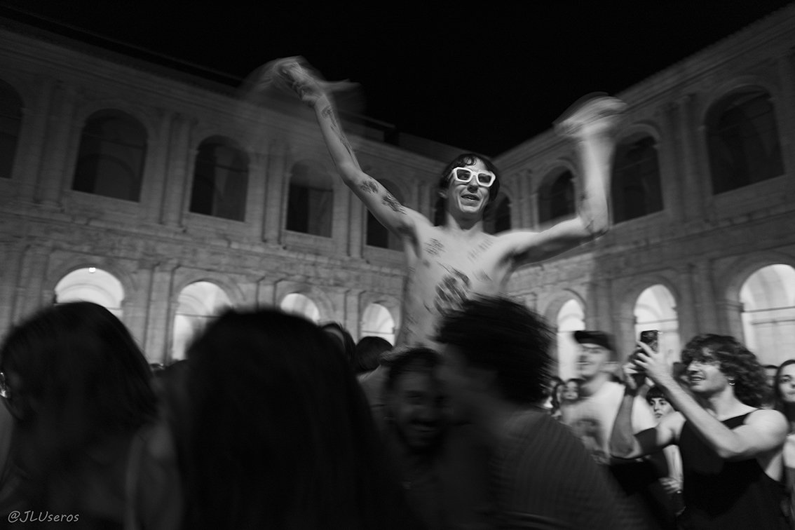 Que bien lo pasamos con <a href="/ColectivoLaika/">Colectivo Laika</a>. Mañana más fotos que no son horas.