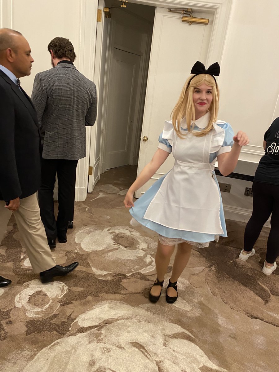Is there a better way to spend a Saturday evening than at an Alice in Wonderland themed Gala?! Thank you ⁦<a href="/ABDentalFdn/">Alberta Dental Foundation</a>⁩ for being a great partner and generous supporter of ⁦<a href="/TheAlexCHC/">The Alex</a>⁩!