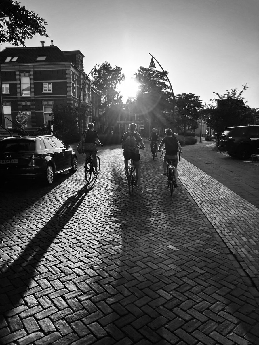 The riders

#blackandwhitephotography #streetphotography #zwolle #cycling #Netherlands