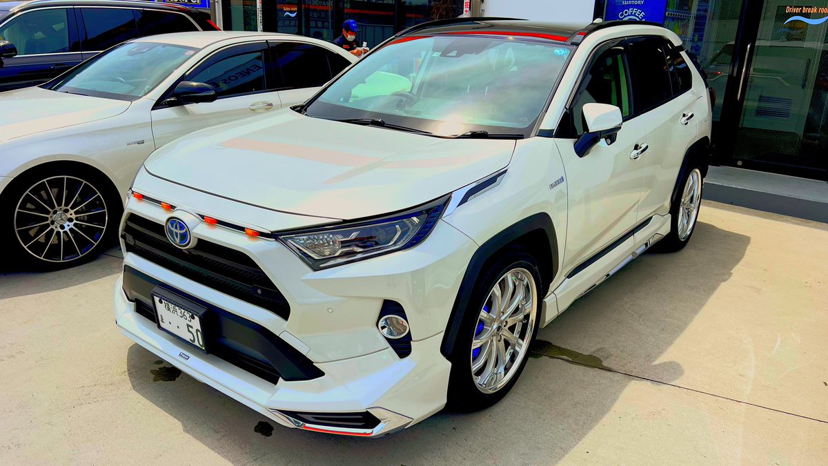 RAV4_MODELLISTA's tweet photo. 洗車完了✨🚙✨
ピカピカになりました\(^o^)/
#ENEOS
#Enejet
#港北インターTS
#キーパー
#keeper
#手洗い洗車
#純水手洗い洗車
#TOYOTA
#トヨタ
#RAV4
#RAV4HYBRID
#AXAH54 https://t.co/6JoDdoAUS4