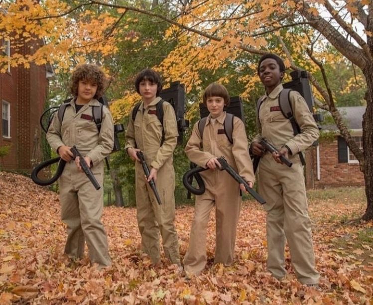 strangerinform_'s tweet image. Com quantos anos começou a acompanhar Stranger Things e qual a sua idade atual? 

Me: Comecei com 15 e tenho 21 agora.

#Tudum Netflix