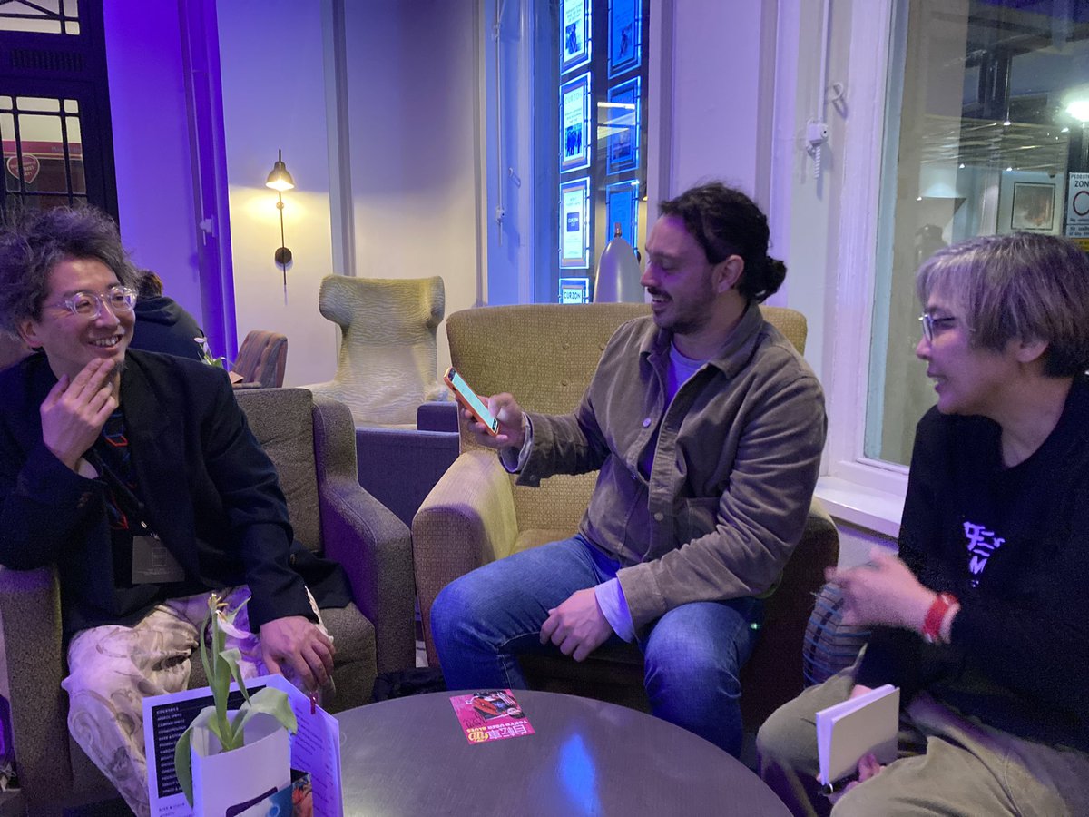 otogisyrupz's tweet image. 今夜の上映で司会をしてくれるのはジョセフさん、Q&amp;amp;Aの時間が短いからと映画を２回も観てくれて入念に打ち合わせ。たくさん質問を用意してくれていてありがたい。こういった人が他にも沢山いて映画祭全体の熱量になってるのだ。作り手としてもすごく幸せだ。
#SheffDocFest2023
#TokyoUberBlues