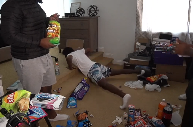 yofrostyv2's tweet photo. @ProjectSupremee  What is bro doing 💀💀 https://t.co/JTp3laVyjw