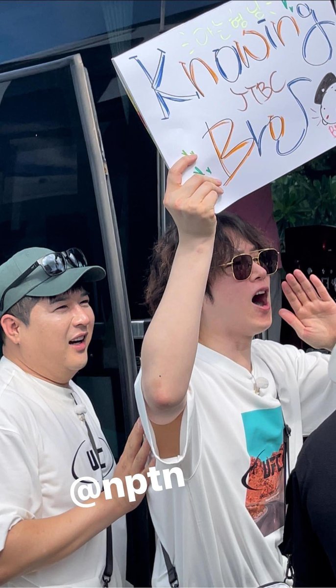 SjELF1993's tweet image. اطعمممم فان والله 😭💘💘💘💘