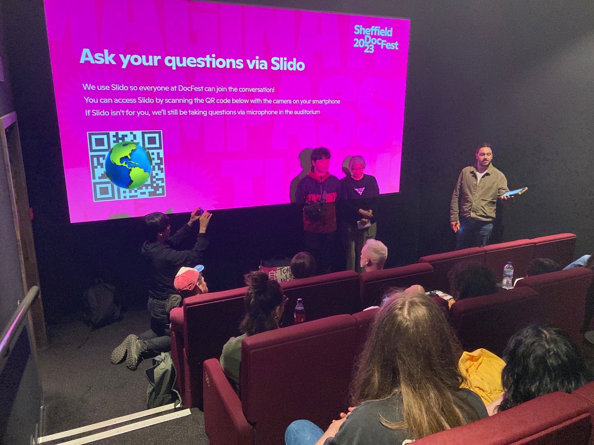 otogisyrupz's tweet image. 『東京自転車節』(英題 ”Tokyo Uber Blues”)上映終了！通訳に藤岡朝子さんに入っていただきQ&amp;amp;A。今回は映画作りについての技術的な質問が多く、マニアックでとても面白かった。フィルムメーカーたくさん観にきてくれてると感じる場面でした。

#SheffDocFest2023