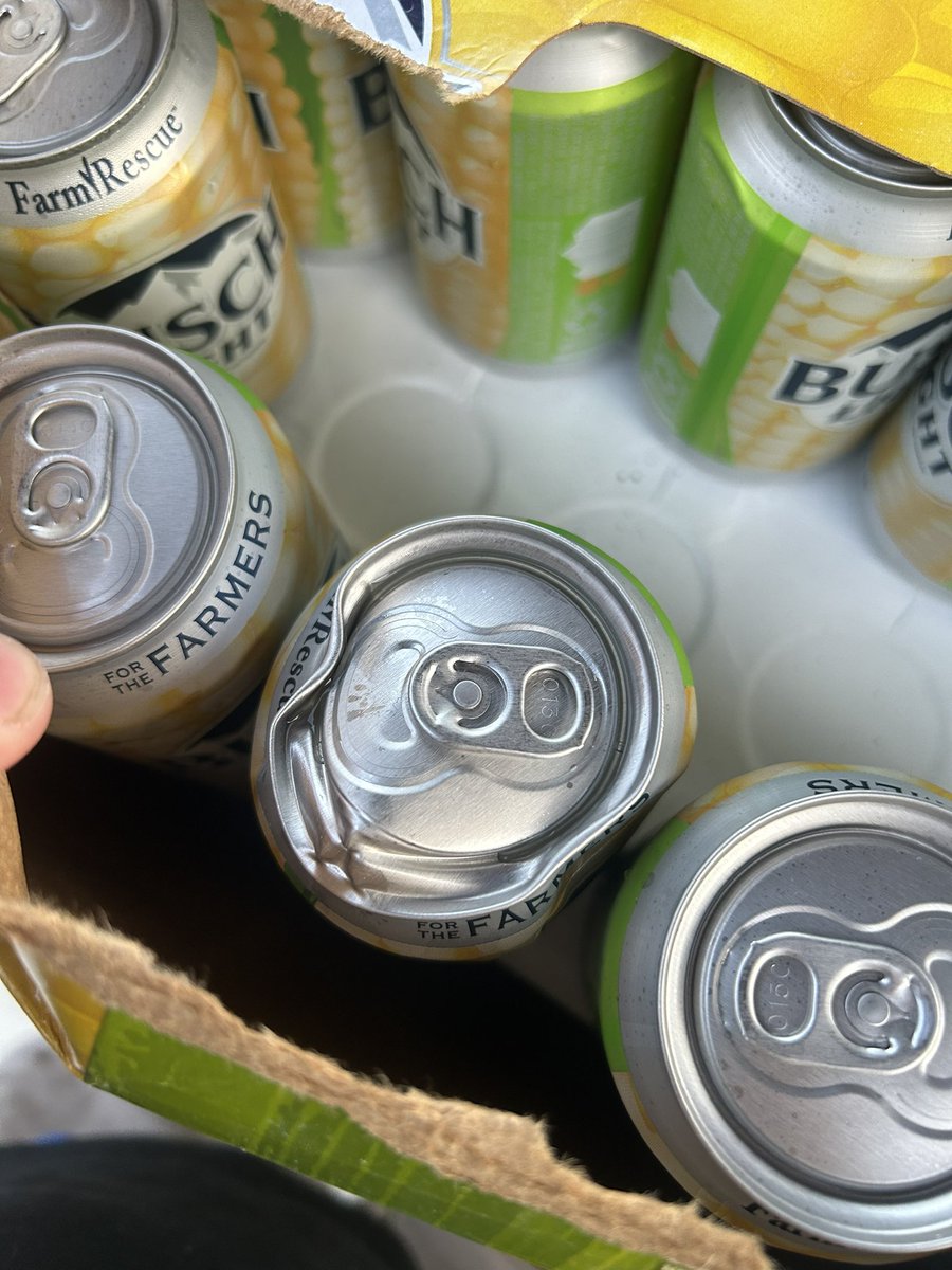 dlhubs's tweet photo. @BuschBeer what is this ridiculousness??? https://t.co/9ZEoN1fjHn