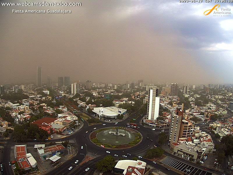 🌬🍃 Con la "tormenta de polvo" que se registró esta tarde en #Guadalajara, Plaza del Sol reportó ráfagas de viento de 67.6km/h.