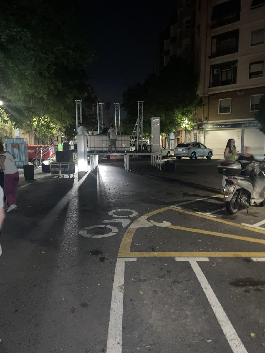 SjmtFalla's tweet image. Carrer net al finalisar la verbena de sant Joan