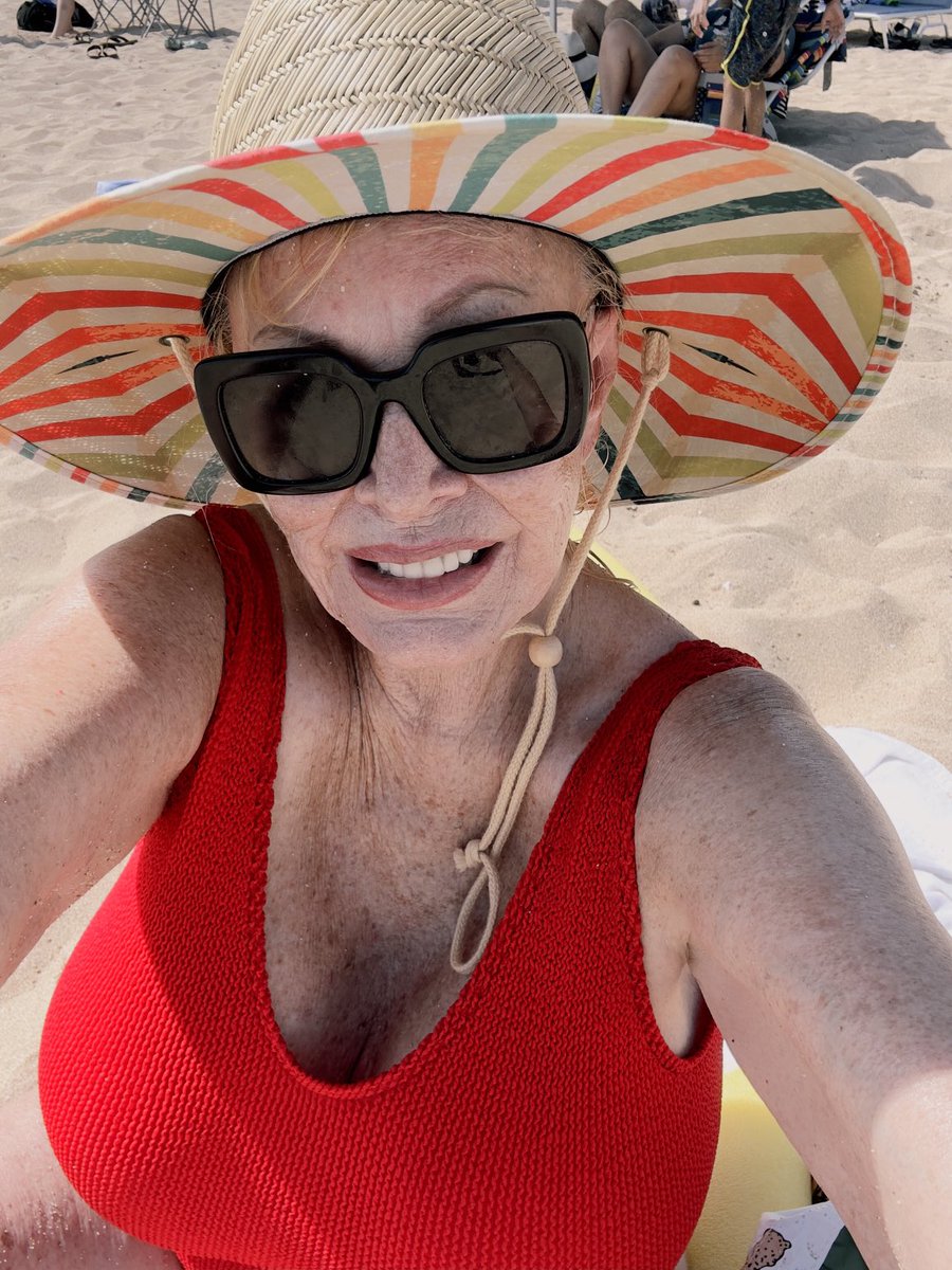 Patty Plenty, author on Twitter "Wish you were here"