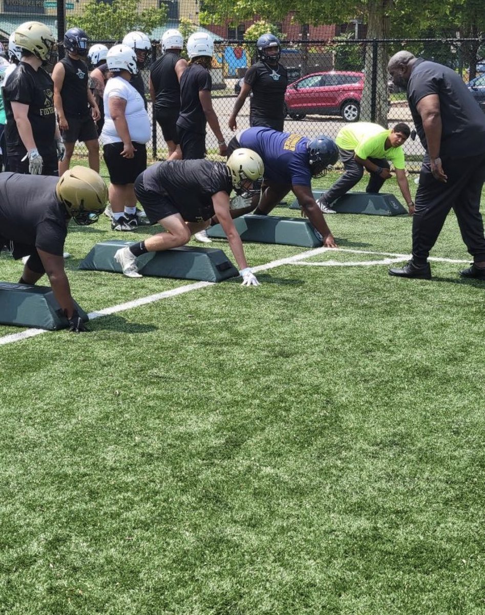 Carter_Herzig09's tweet photo. Had a great time at the @WSUWarriorsFB big man camp. Thank you @hannibalroda for allowing me to attend this event. I have learned a lot from this camp thanks to great coaches at Wayne State University. https://t.co/GdzTrlGdqn