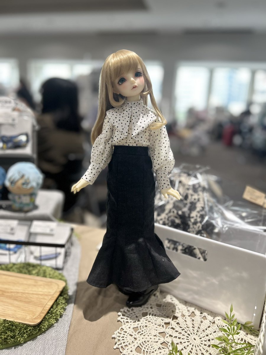 roku_doll's tweet photo. スタンドを忘れたので今回は座っとります😂 https://t.co/9jWu3FAQDF