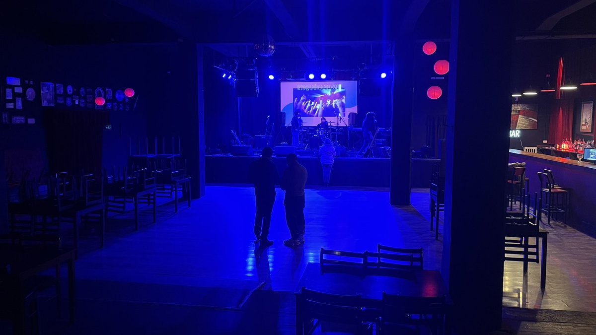 VjAsalvatierra's tweet photo. Llegamos a #Vaparaiso ! 
Vengase al club segundo piso !
Desde las 22:00 con lo mejor de los 90s con Fiesta @Lv90scl  y tributo a soda ! Av Brasil 1375 https://t.co/oH5qRvz4gu