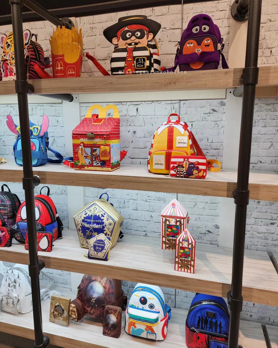 LVFunkoholics's tweet photo. Some Loungefly from this past week. Swipe for more ๐ท.
#funko #loungeflycollector #lisafrank #marvel #spiderpunk #harrypotter #Loungefly #loungeflyminibackpack #loungeflystyle #funkofashion #hellokitty #strawberryshortcake #loungeflydisney #funkopopphotography https://t.co/DtcCI5YIgL