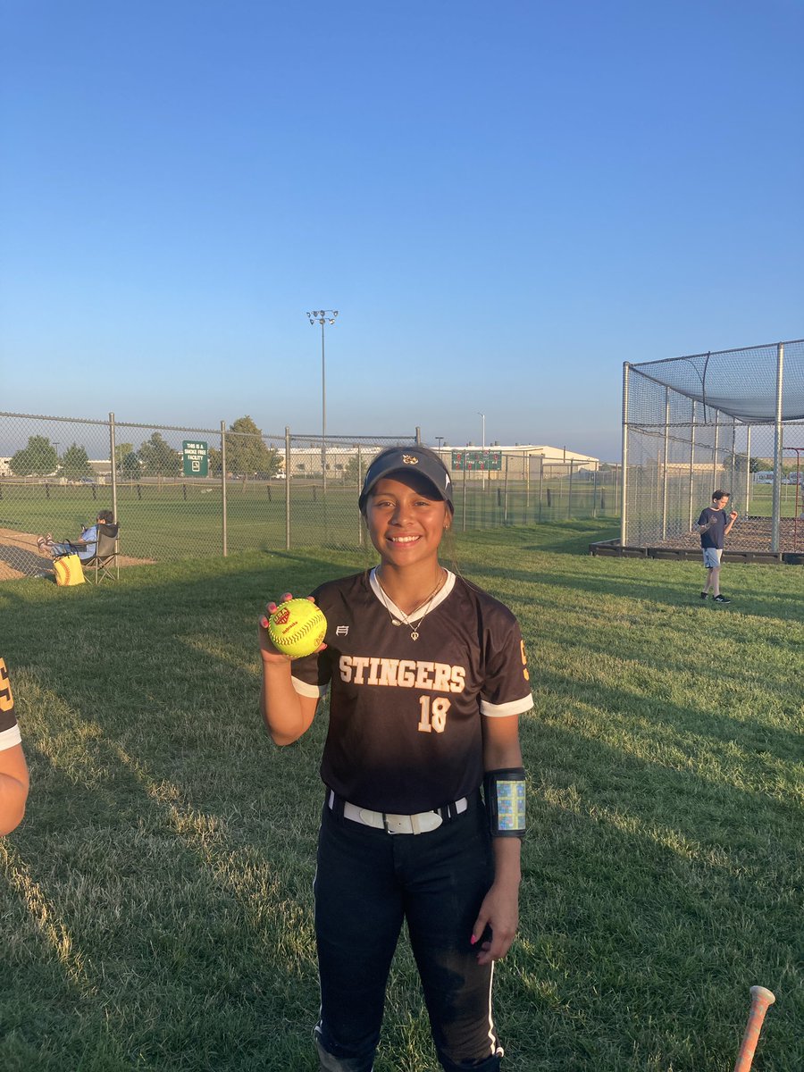 Stingers 15U wins a SlugFest over Nebraska Quakes 15-11. The balls were flying out of the park! Four Homers on the night. Special Congratulations to Lilliana Martinez on her first Homerun! @laikendorsey @LibbyLoman26