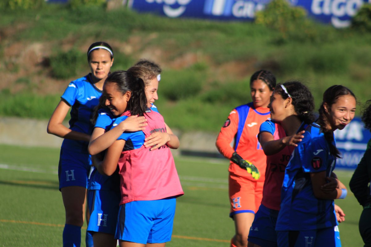 FFH_Honduras's tweet photo. 📸Postales del triunfo de #LaHFem16 🇭🇳

💪🏽Las #Cipotas cerraron el torneo de preparación🏆 @uncaf  @ForwardAmericas ganándole 2-0 a 🇳🇮 Nicaragua.

#VamosHonduras #VamosCipotas #FútbolFemenino https://t.co/LwuTAiIDgB