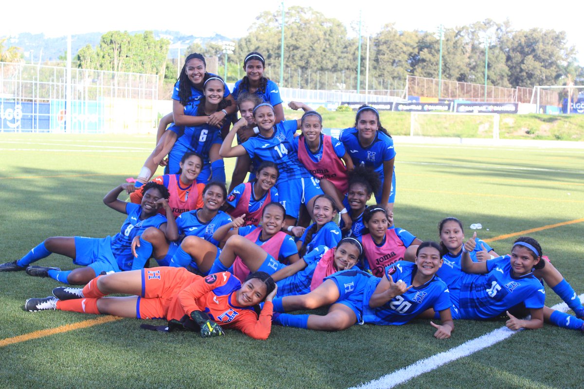 FFH_Honduras's tweet photo. 📸Postales del triunfo de #LaHFem16 🇭🇳

💪🏽Las #Cipotas cerraron el torneo de preparación🏆 @uncaf  @ForwardAmericas ganándole 2-0 a 🇳🇮 Nicaragua.

#VamosHonduras #VamosCipotas #FútbolFemenino https://t.co/LwuTAiIDgB