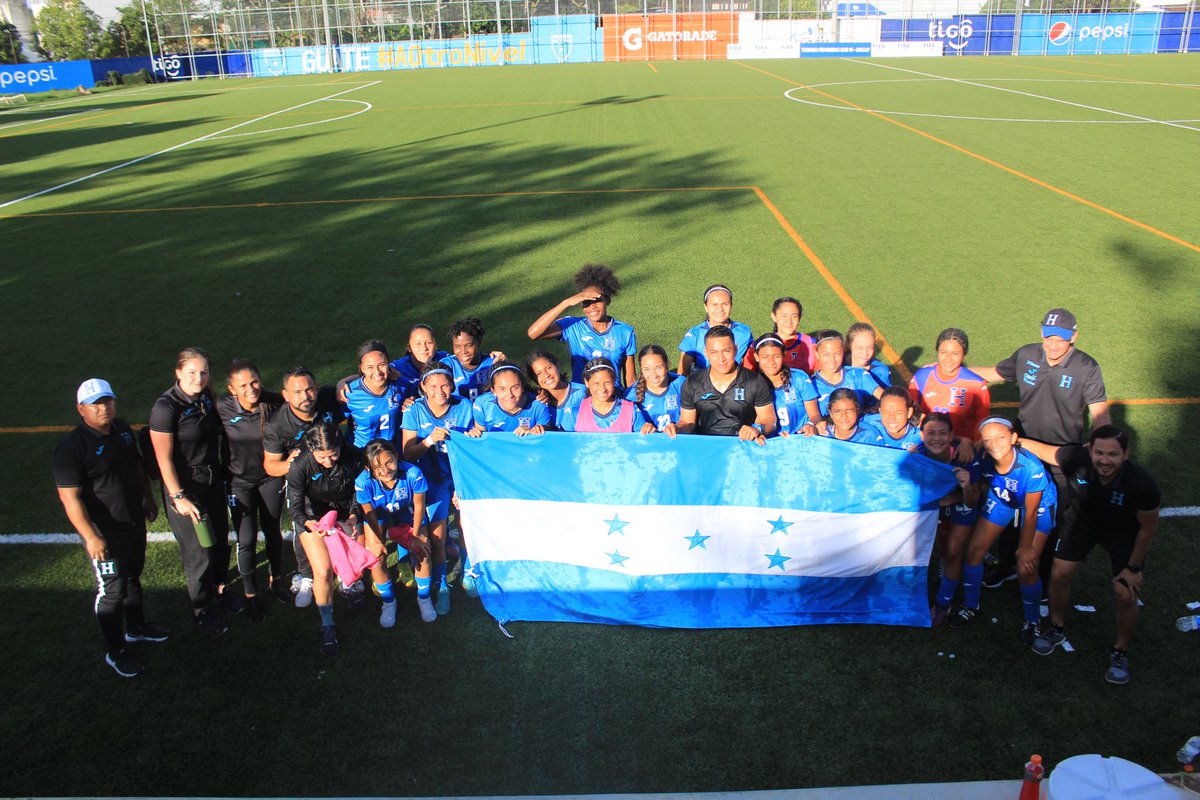 FFH_Honduras's tweet photo. 📸Postales del triunfo de #LaHFem16 🇭🇳

💪🏽Las #Cipotas cerraron el torneo de preparación🏆 @uncaf  @ForwardAmericas ganándole 2-0 a 🇳🇮 Nicaragua.

#VamosHonduras #VamosCipotas #FútbolFemenino https://t.co/LwuTAiIDgB