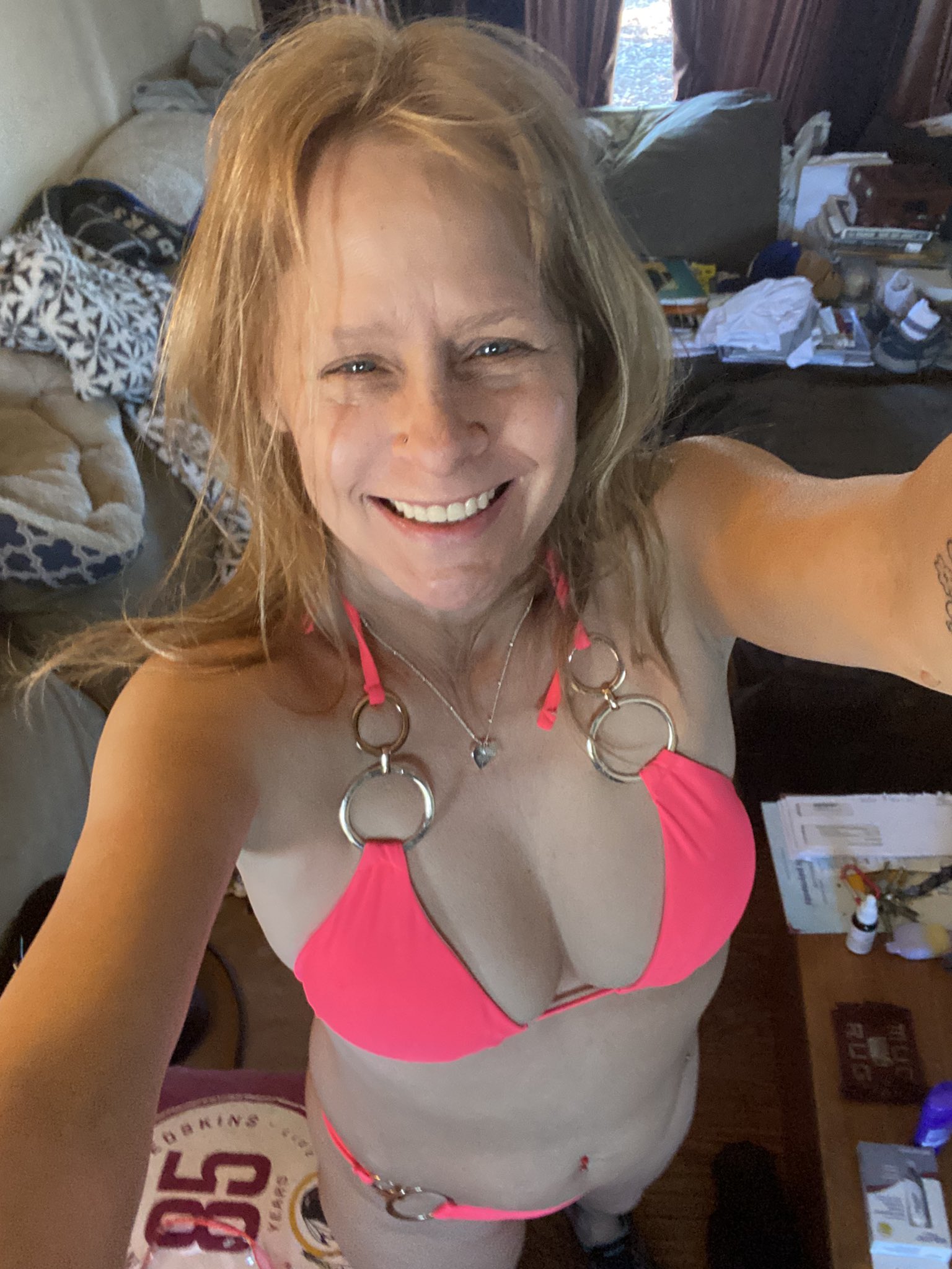 Payton Leigh on X: Hanging at our pool@today!! t.coj3SSSpS2Dt  X