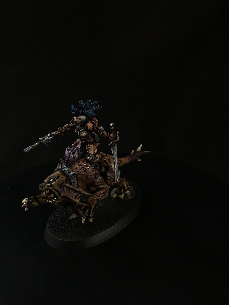 BionicSoup's tweet image. Finished off an Necromunda Escher Gang member riding a hell hound. A real wild rider. And a quick bonus 15m rainbow squig. #WarhammerCommunity #warhammer #necromunda #eschergang #warhammer40k