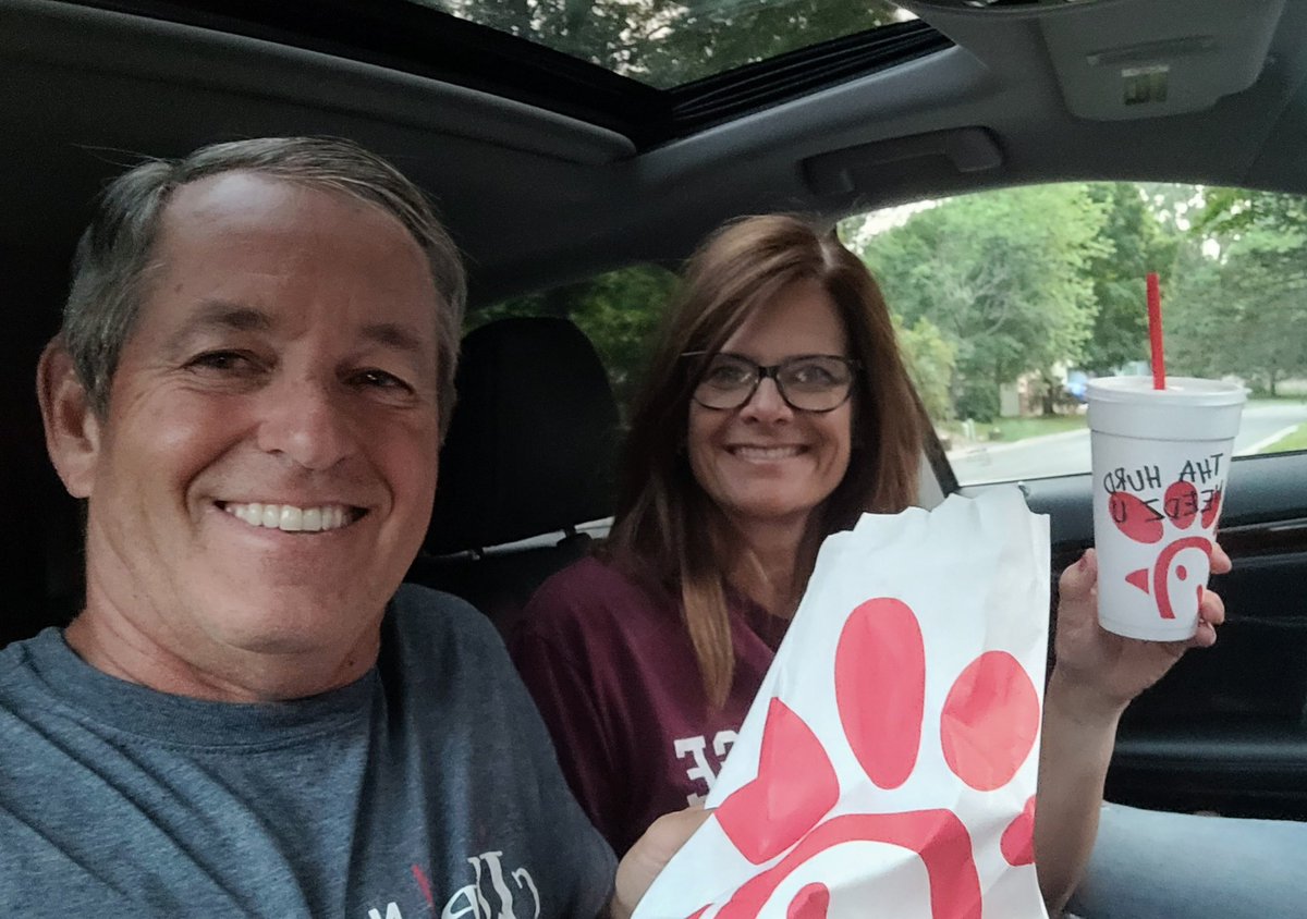 CaldwellMom3's tweet photo. Another great bed build with @SleepinHeavenlyPeace! We were able to build 100 beds in 2 hours!! Thanks @ChickfilA for feeding us afterwards! And @NorthernTool 
#NoKidSleepsOnTheFloorInOurTown https://t.co/RUC4GQ9WEQ