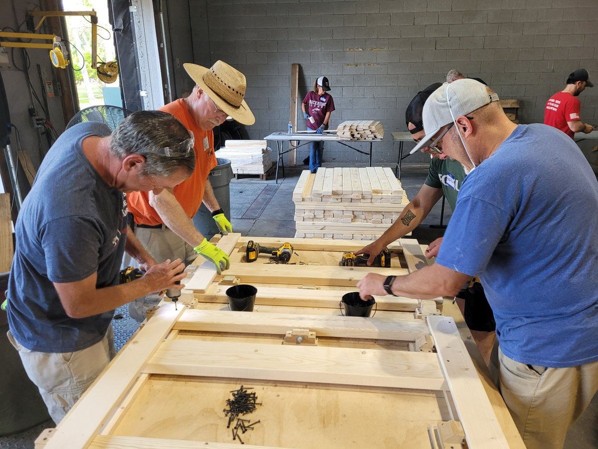 CaldwellMom3's tweet photo. Another great bed build with @SleepinHeavenlyPeace! We were able to build 100 beds in 2 hours!! Thanks @ChickfilA for feeding us afterwards! And @NorthernTool 
#NoKidSleepsOnTheFloorInOurTown https://t.co/RUC4GQ9WEQ