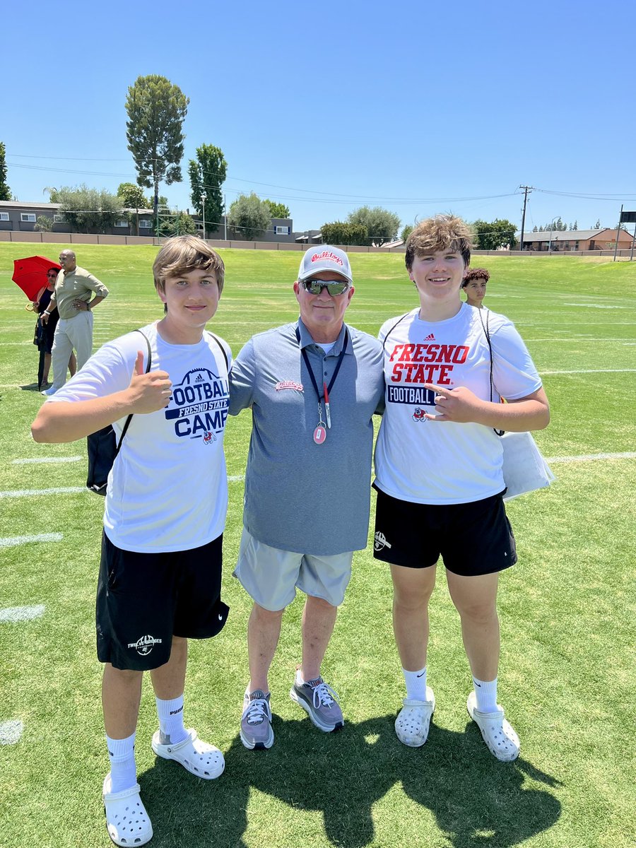 ColtonHogge75's tweet photo. It was great to compete @FresnoStateFB prospect camp with @FarnamColin @LiamJHarper , meet @CoachArmy @CoachSmith59 @CoachTedford @CoachJFrank , Thank you‼️@___Dwil @BrandonHuffman @CJacksonWCP @gregbiggins @pgregorian @alecsimpson5 @CoachHogge72 @12BFootball 🦏⚫️🟢!! #GoDogs https://t.co/rf48B6FcSF