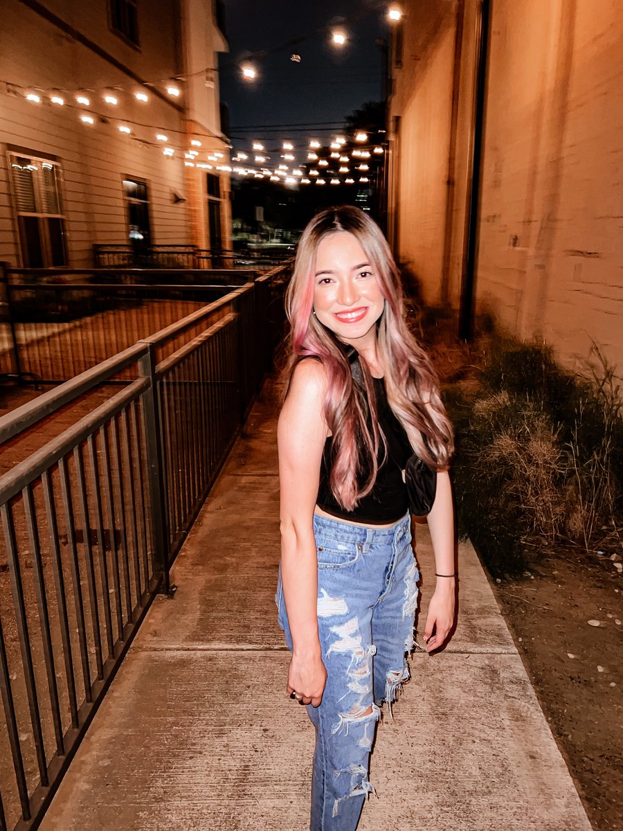 _briana16's tweet photo. Weekly tweet: I dyed my hair pink 😜 https://t.co/iEyNCqNriK