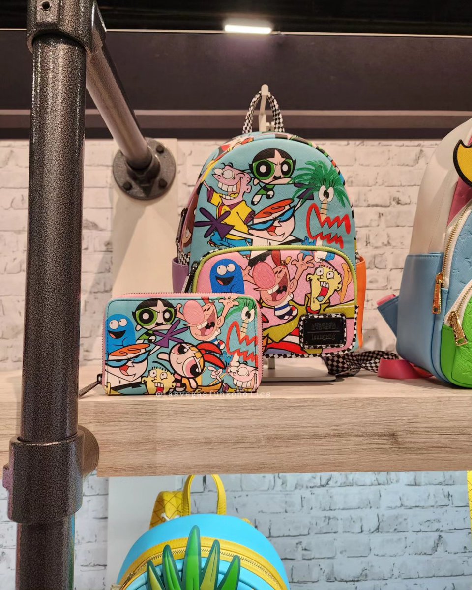 LVFunkoholics's tweet photo. Some Loungefly from this past week. Swipe for more ๐ท.
#funko #loungeflycollector #lisafrank #marvel #spiderpunk #harrypotter #Loungefly #loungeflyminibackpack #loungeflystyle #funkofashion #hellokitty #strawberryshortcake #loungeflydisney #funkopopphotography https://t.co/rIFKd1W5Ib