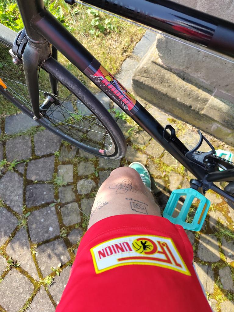 Unterwegs zu neuen Abenteuern 🚲 es ist wie mit dir, mein <a href="/fcunion/">1. FC Union Berlin</a>, jedes mal eine neue Überraschung 🥰😎
#unionberlin #ChampionsLeague #singlespeed #watgibtesschöneres