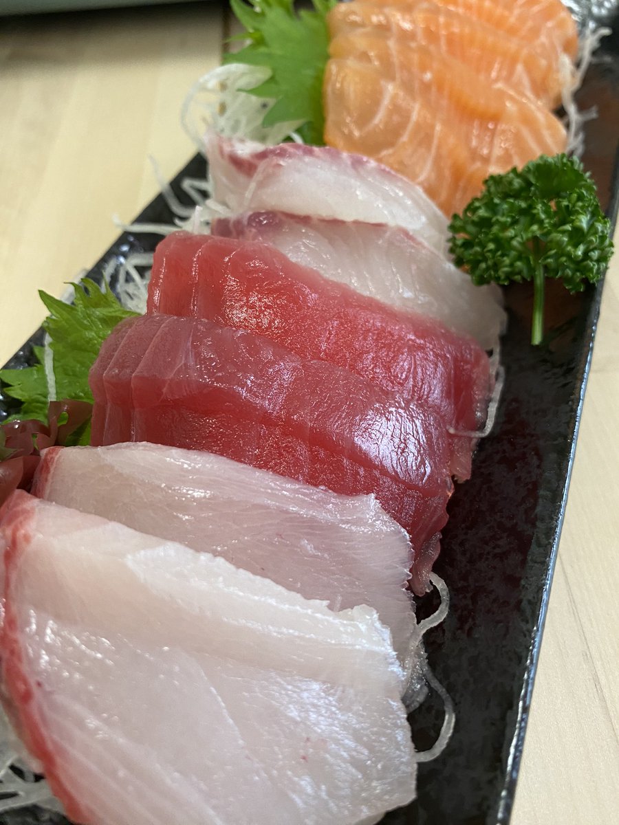 SakabaChannel's tweet photo. 本日は家飲み
餃子会🥟🥟🥟🥟
刺身🐟と枝豆🫛を肴に早めから呑む🍺
明るいうちから飲む幸せ🔆 https://t.co/FKbVh4cNxF