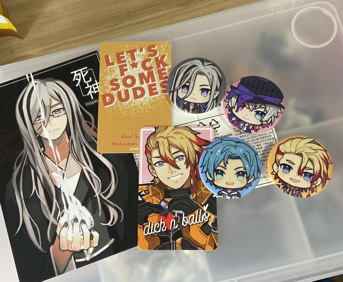 my (sadly) only con haul from BLushcon since i had to go home early + couldnt leave our booth 🥹but i was OVER THE MOOON to see tempus merch!!! i hope i can buy more next blush con! thank you so much <a href="/BRWLVS/">BEER</a> for the amazing merch and art!! and the double pc of my oshi aaa!!!!