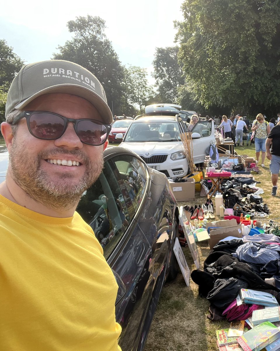 An early start at the #Gaywood Community Centre Car Boot #KingsLynn 🚗 loads of sellers and bargains to be had. Come and say hello 👋