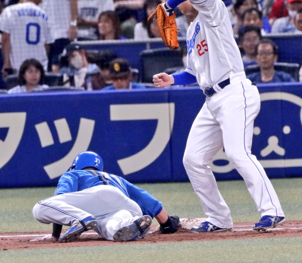 2023.06.18
#日本生命セ・パ交流戦
#北海道日本ハムファイターズ
#日本ハムファイターズ （#日ハム）
#江越大賀 #牽制 #帰塁
#バンテリンドームナゴヤ
#EOS80D
#SIGMA150_600contemporary
#Tigers